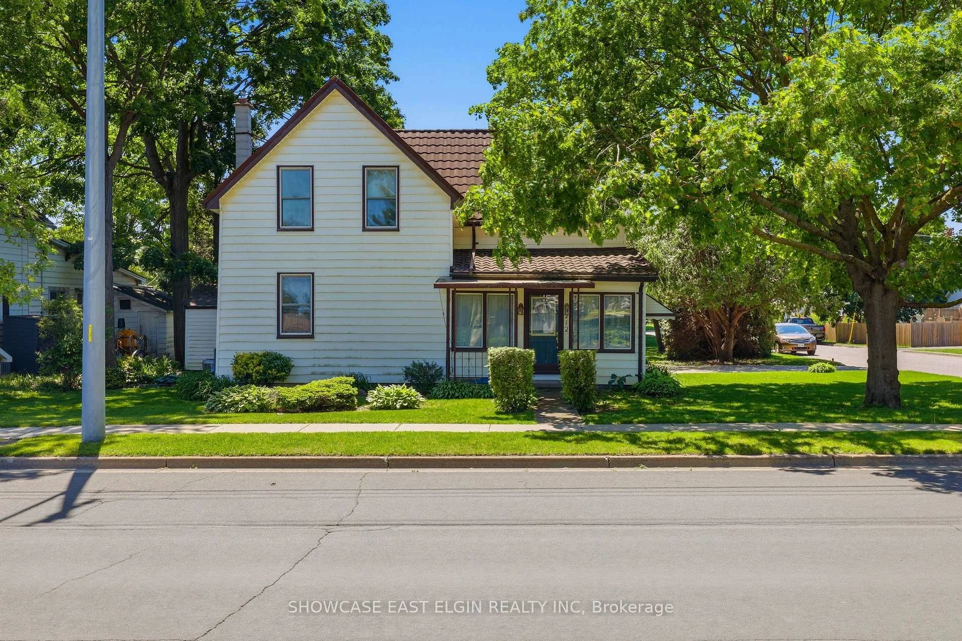 Photo of 212 Sydenham Street E