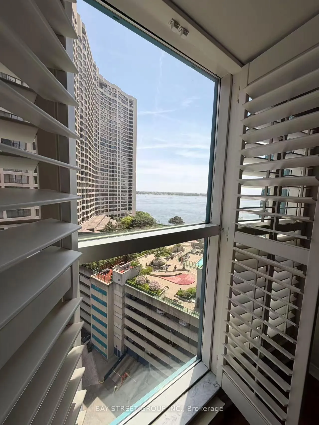 Photo 9 of Unit 1603, 77 Harbour Square, Toronto, Waterfront Communities — HOMEH