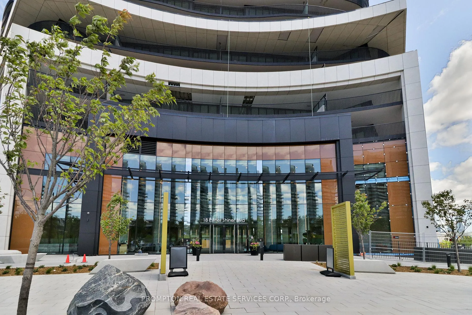 Photo 2 of Unit 733, 18 Esther Shiner Boulevard, North York, Bayview Village — HOMEH