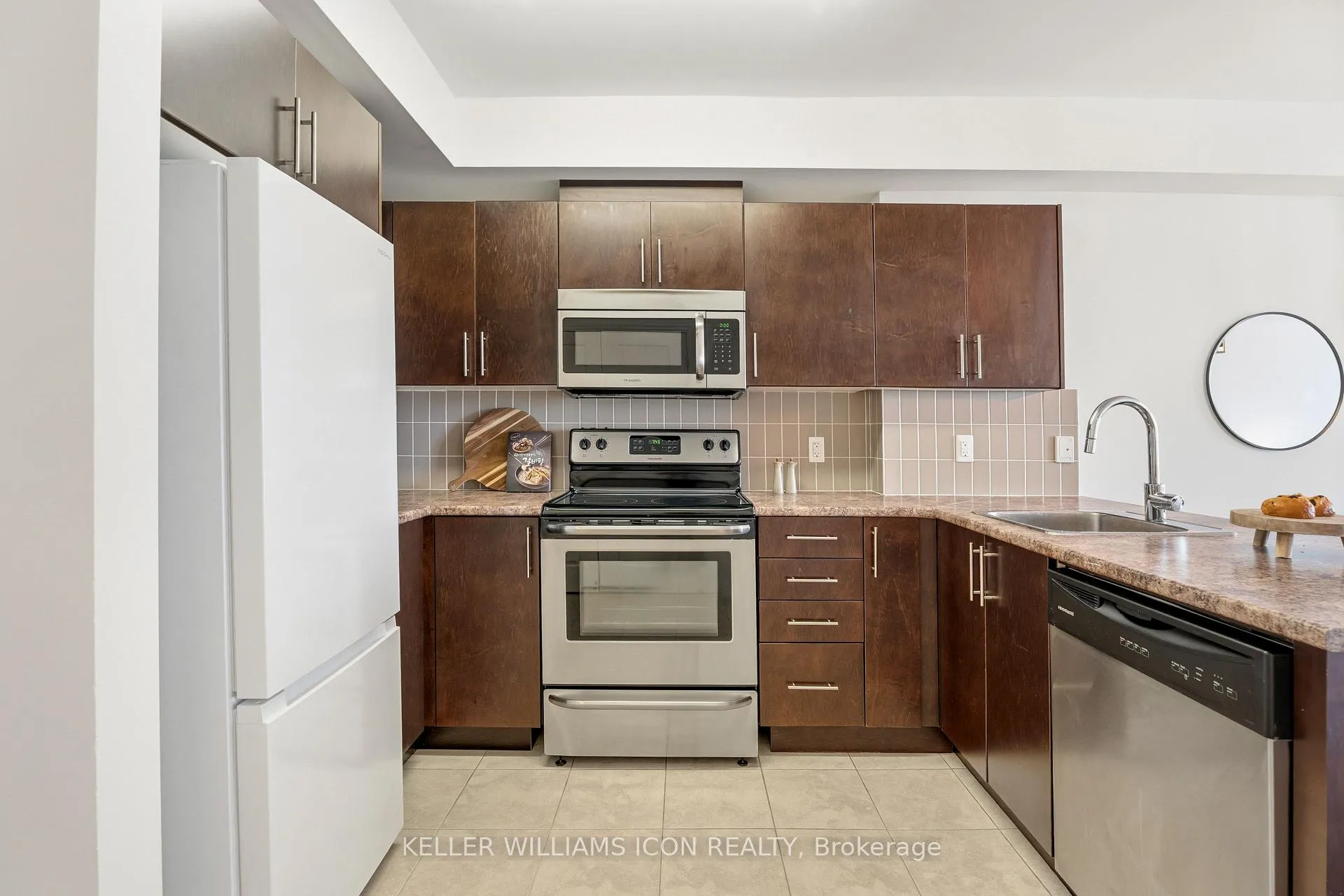 Photo 6 of Unit 704, 242 Rideau Street, Ottawa, Sandy Hill — HOMEH