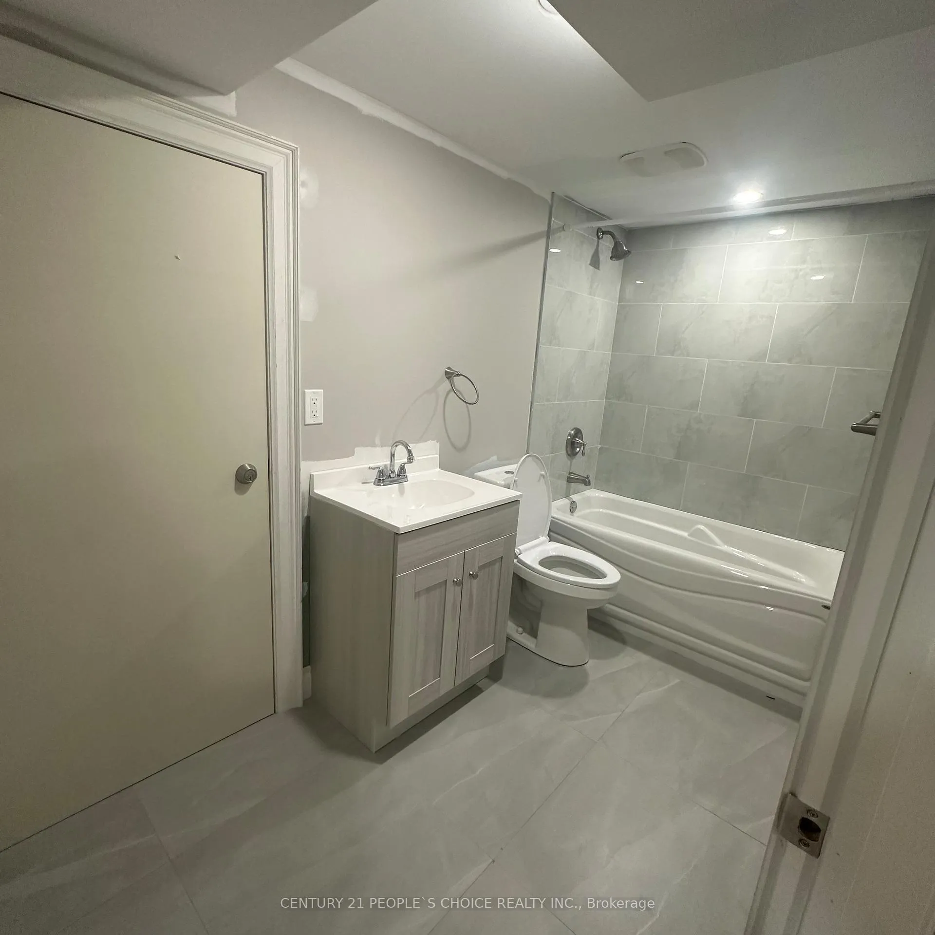Photo 18 of Unit Unit 2, 199 Avondale Boulevard, Brampton, Avondale — HOMEH