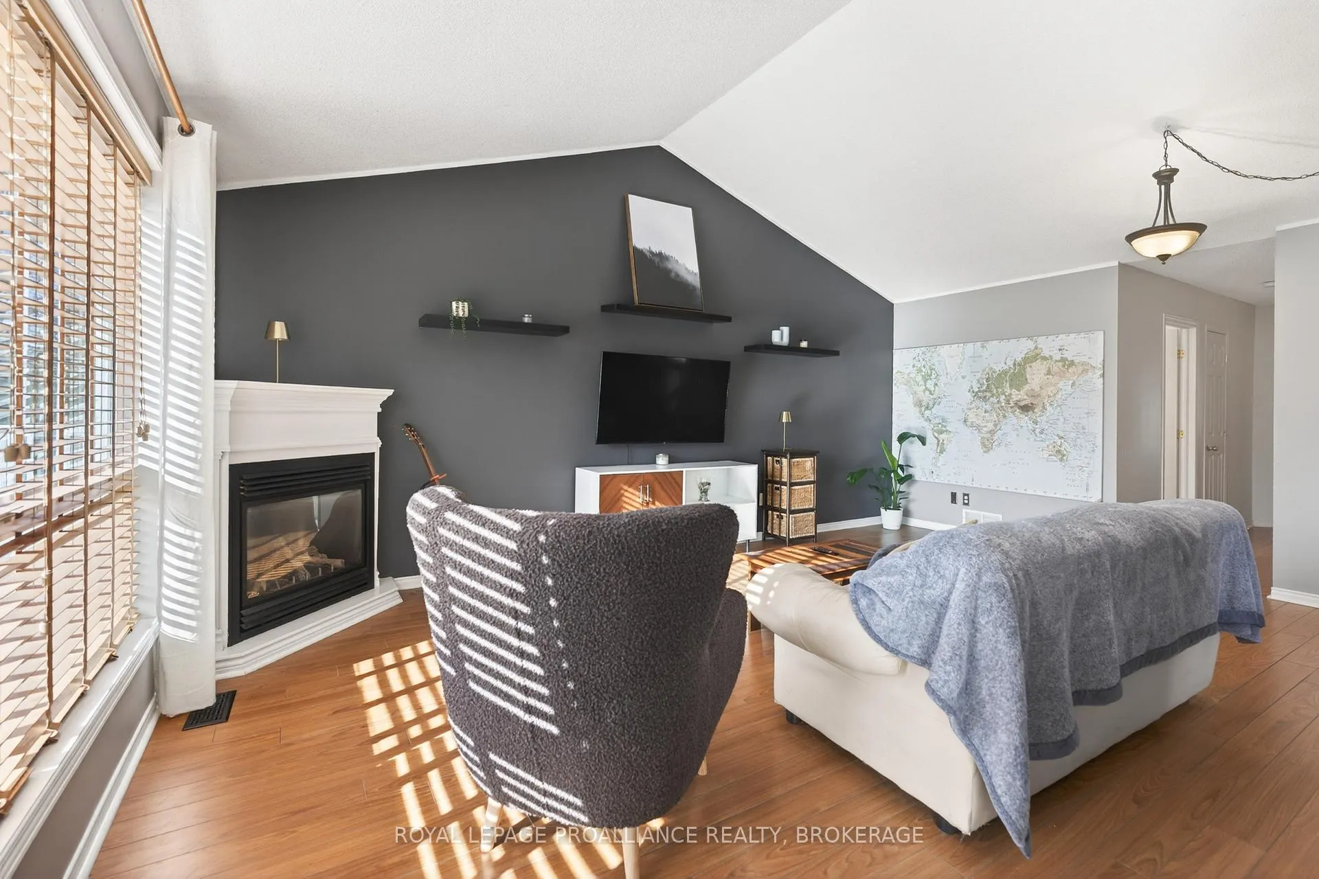 Photo 8 of 1402 Thornwood Crescent, Kingston, City Northwest — HOMEH