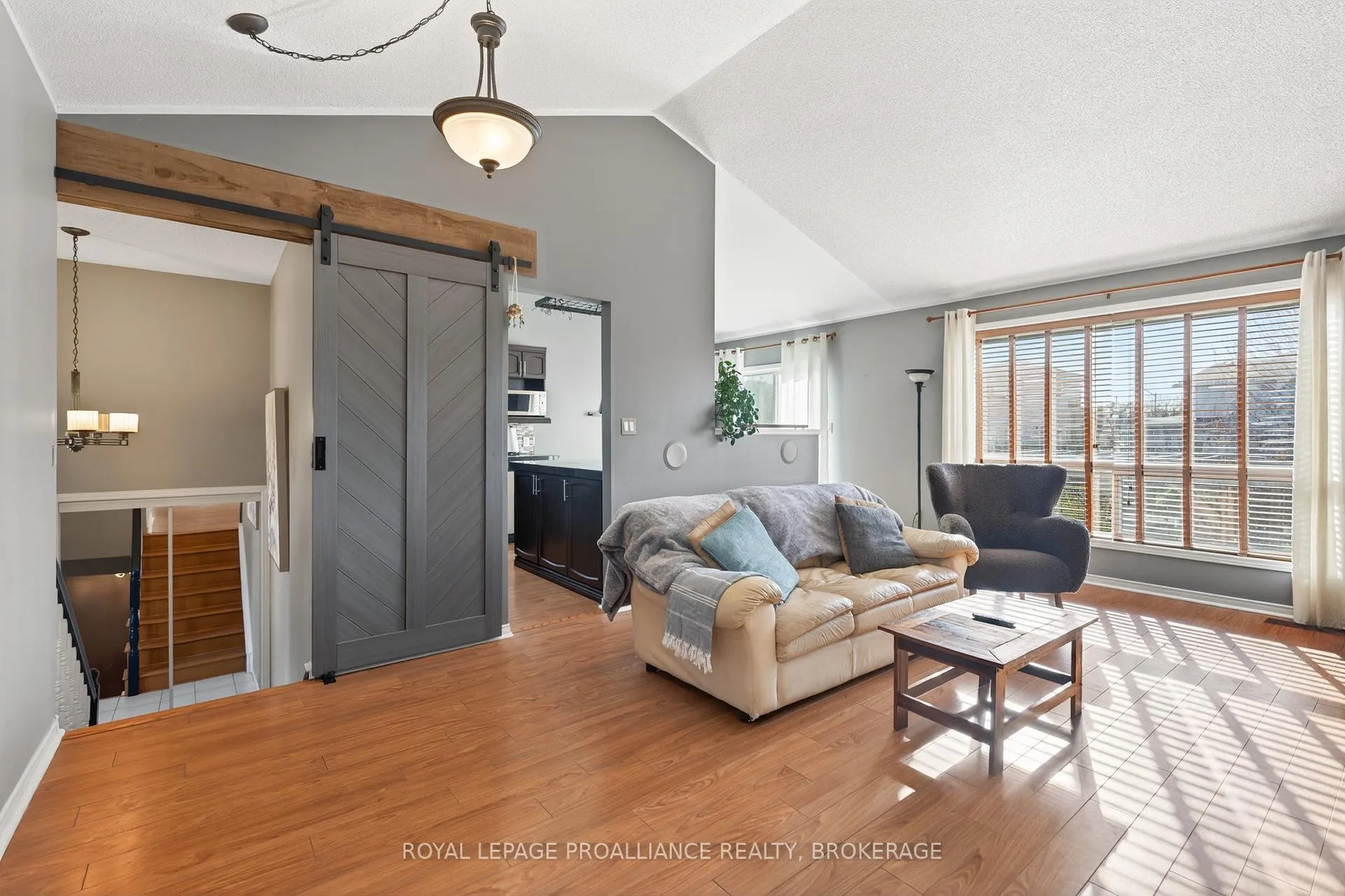 Photo 9 of 1402 Thornwood Crescent, Kingston, City Northwest — HOMEH