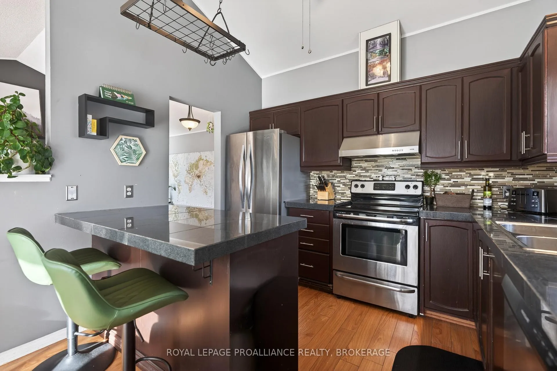 Photo 11 of 1402 Thornwood Crescent, Kingston, City Northwest — HOMEH