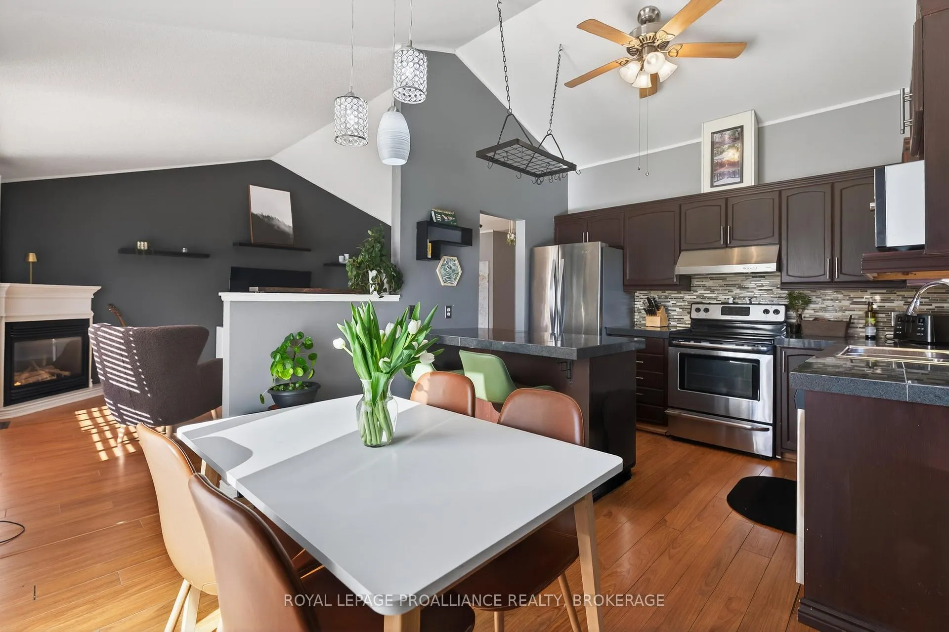 Photo 14 of 1402 Thornwood Crescent, Kingston, City Northwest — HOMEH