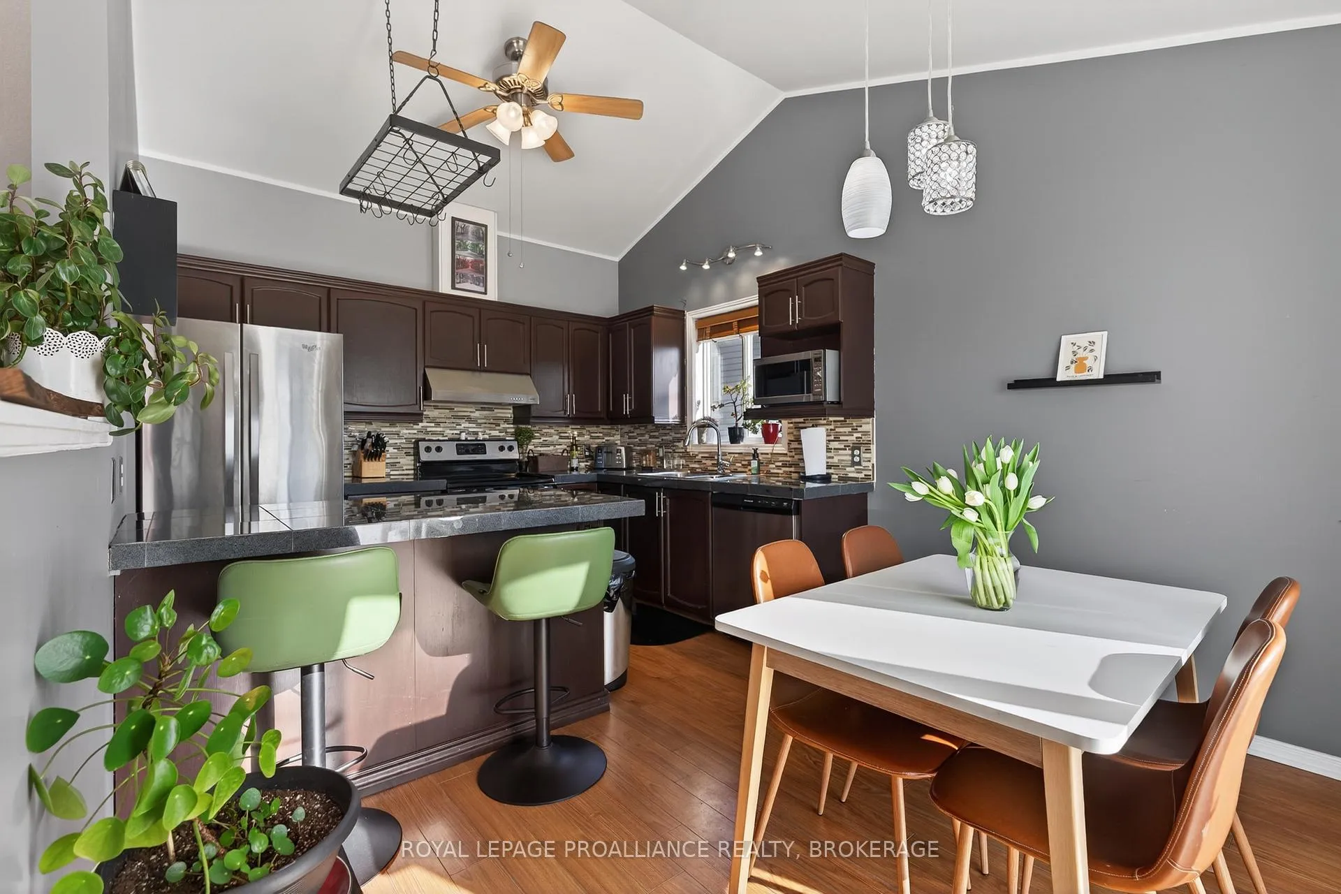 Photo 16 of 1402 Thornwood Crescent, Kingston, City Northwest — HOMEH