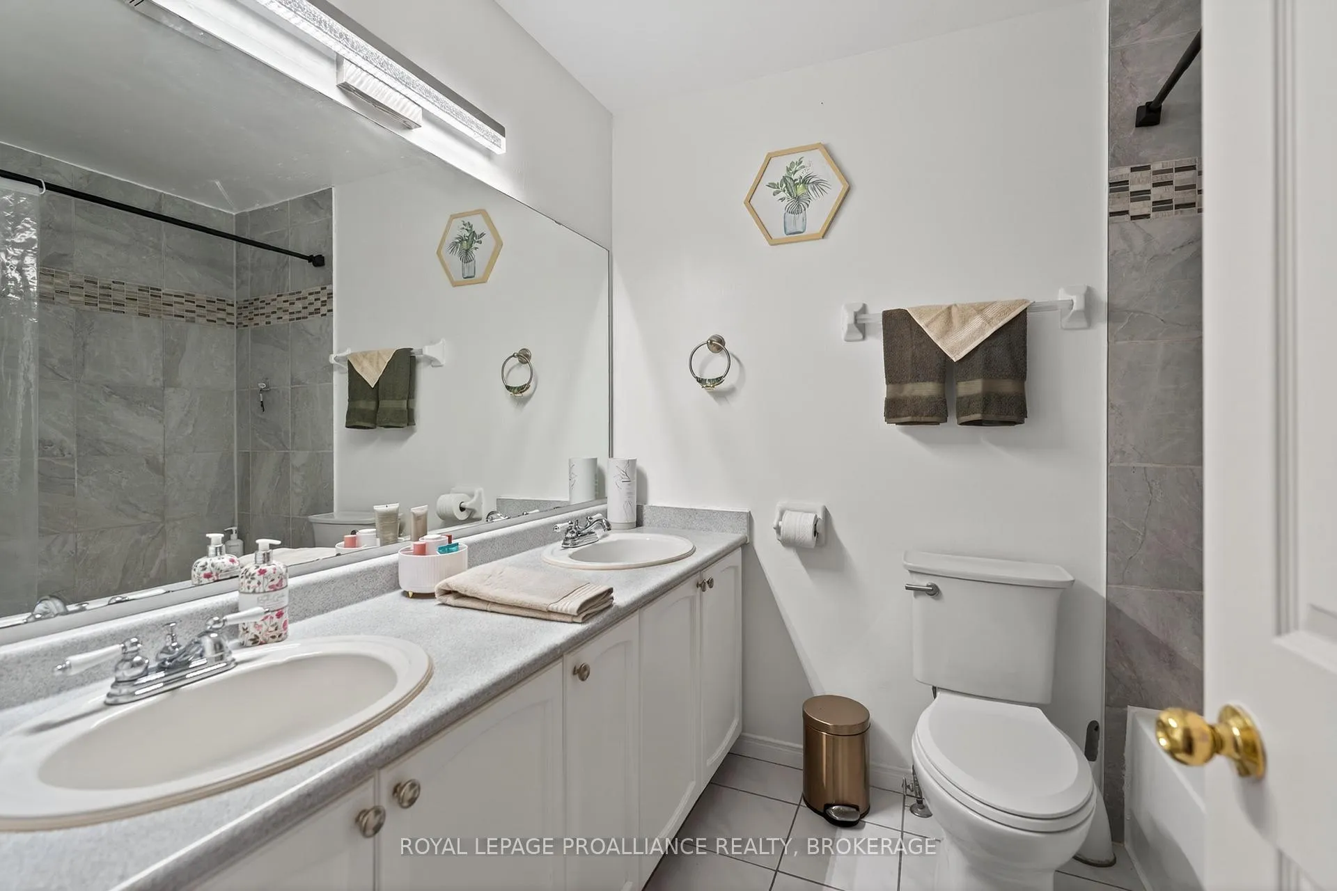 Photo 26 of 1402 Thornwood Crescent, Kingston, City Northwest — HOMEH