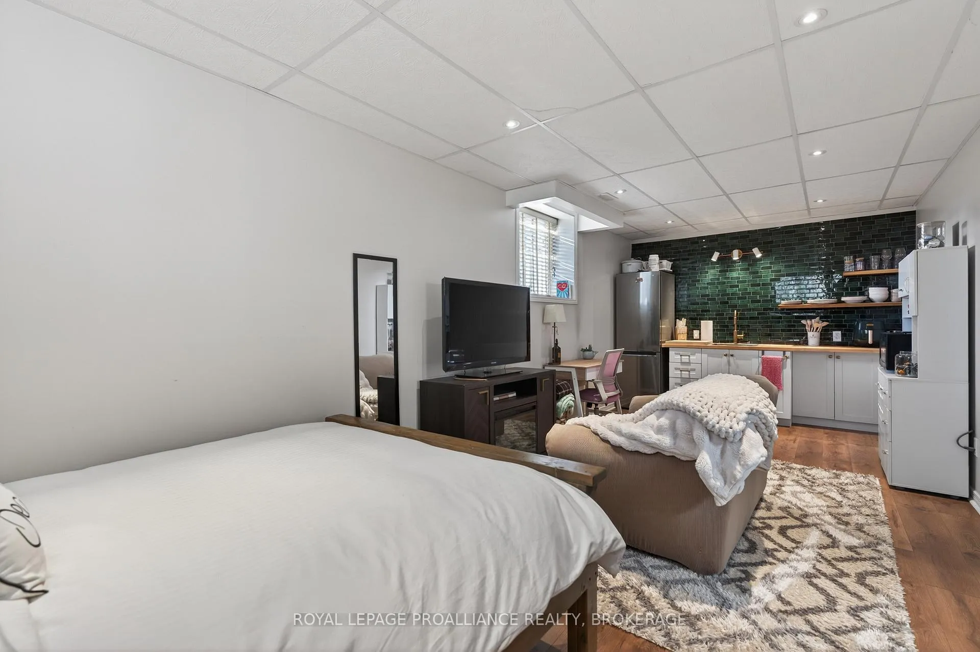 Photo 32 of 1402 Thornwood Crescent, Kingston, City Northwest — HOMEH