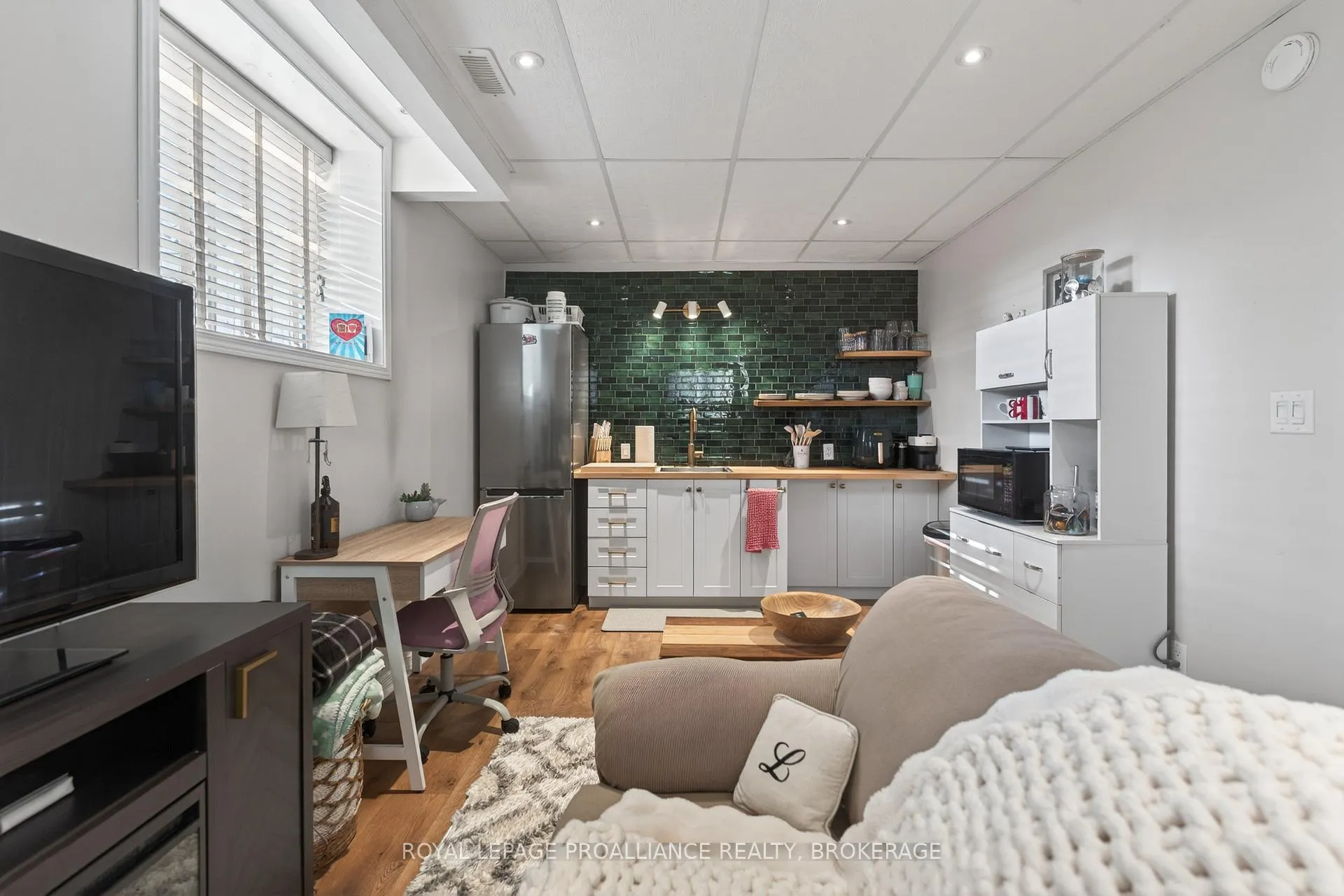 Photo 33 of 1402 Thornwood Crescent, Kingston, City Northwest — HOMEH