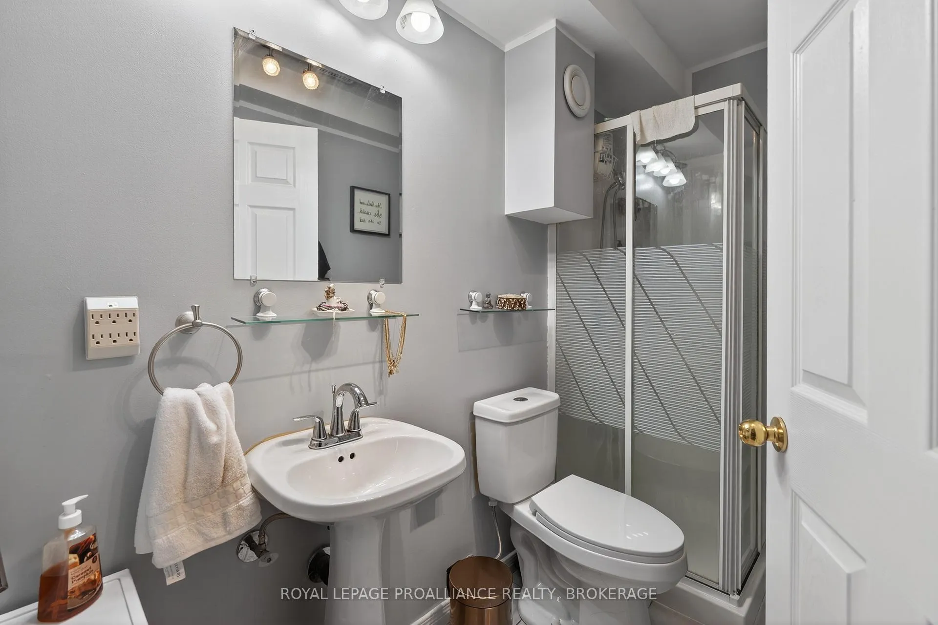 Photo 37 of 1402 Thornwood Crescent, Kingston, City Northwest — HOMEH