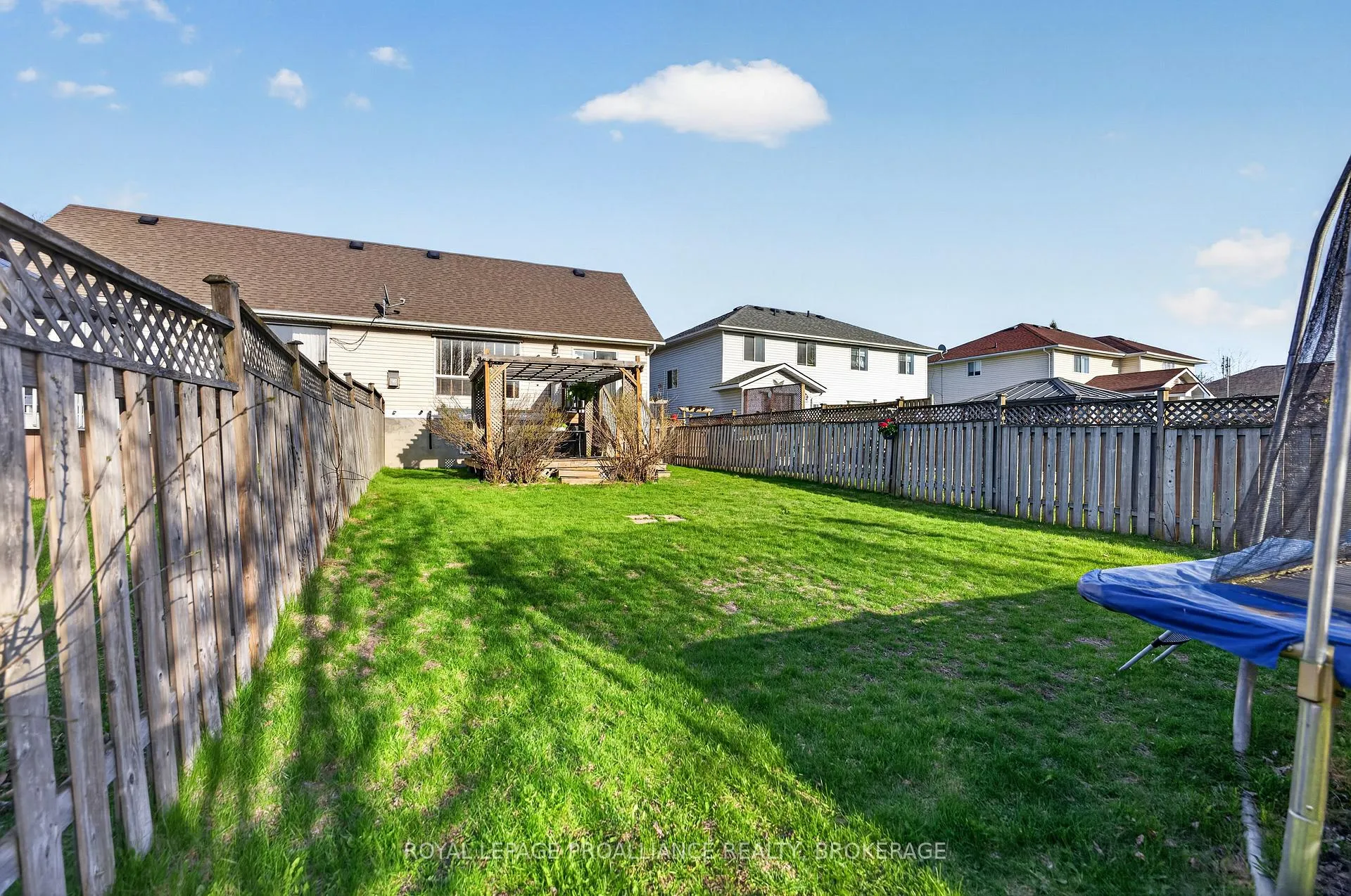 Photo 41 of 1402 Thornwood Crescent, Kingston, City Northwest — HOMEH