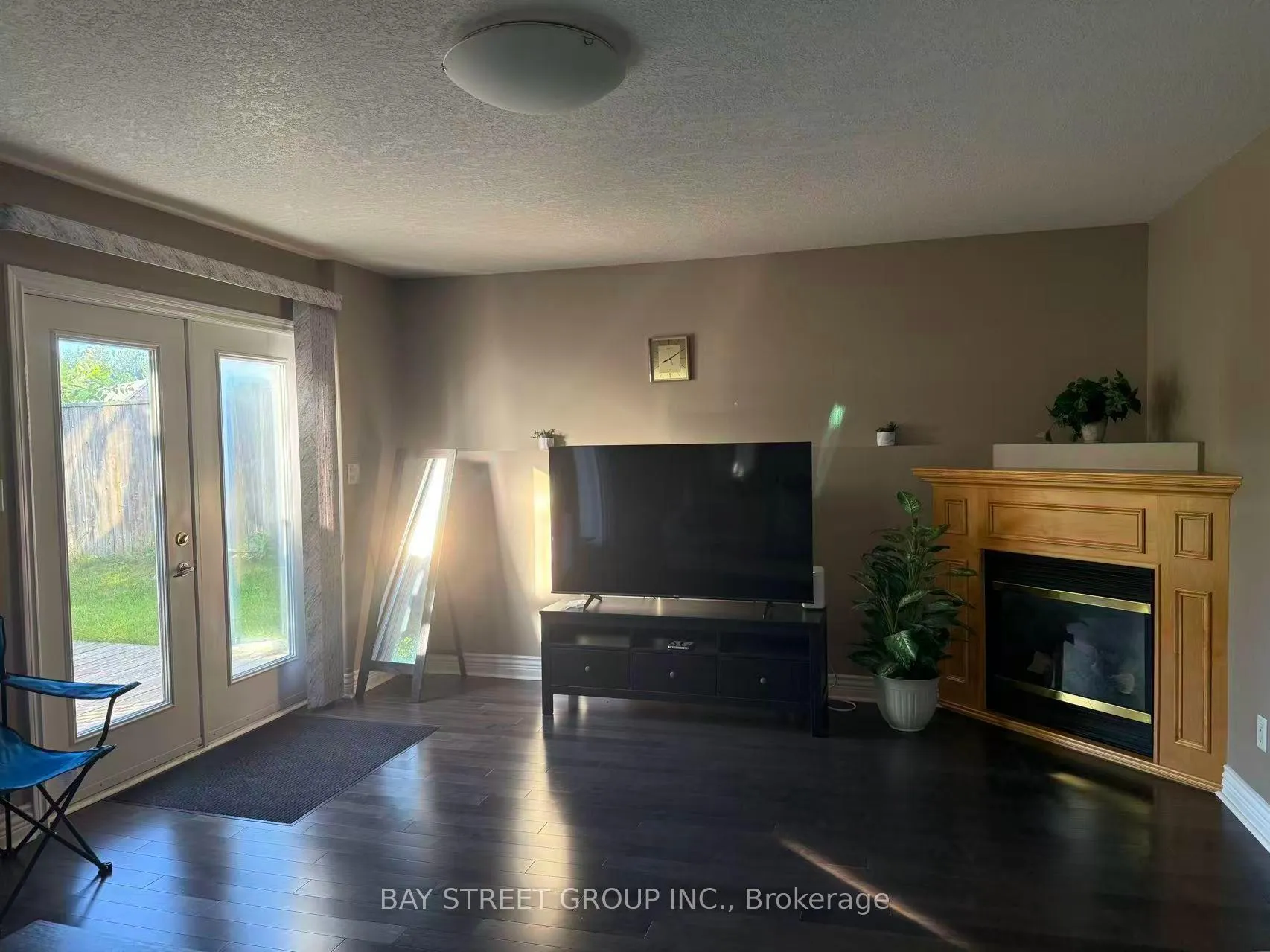 Photo 2 of 578 Springwater Drive W, Waterloo — HOMEH