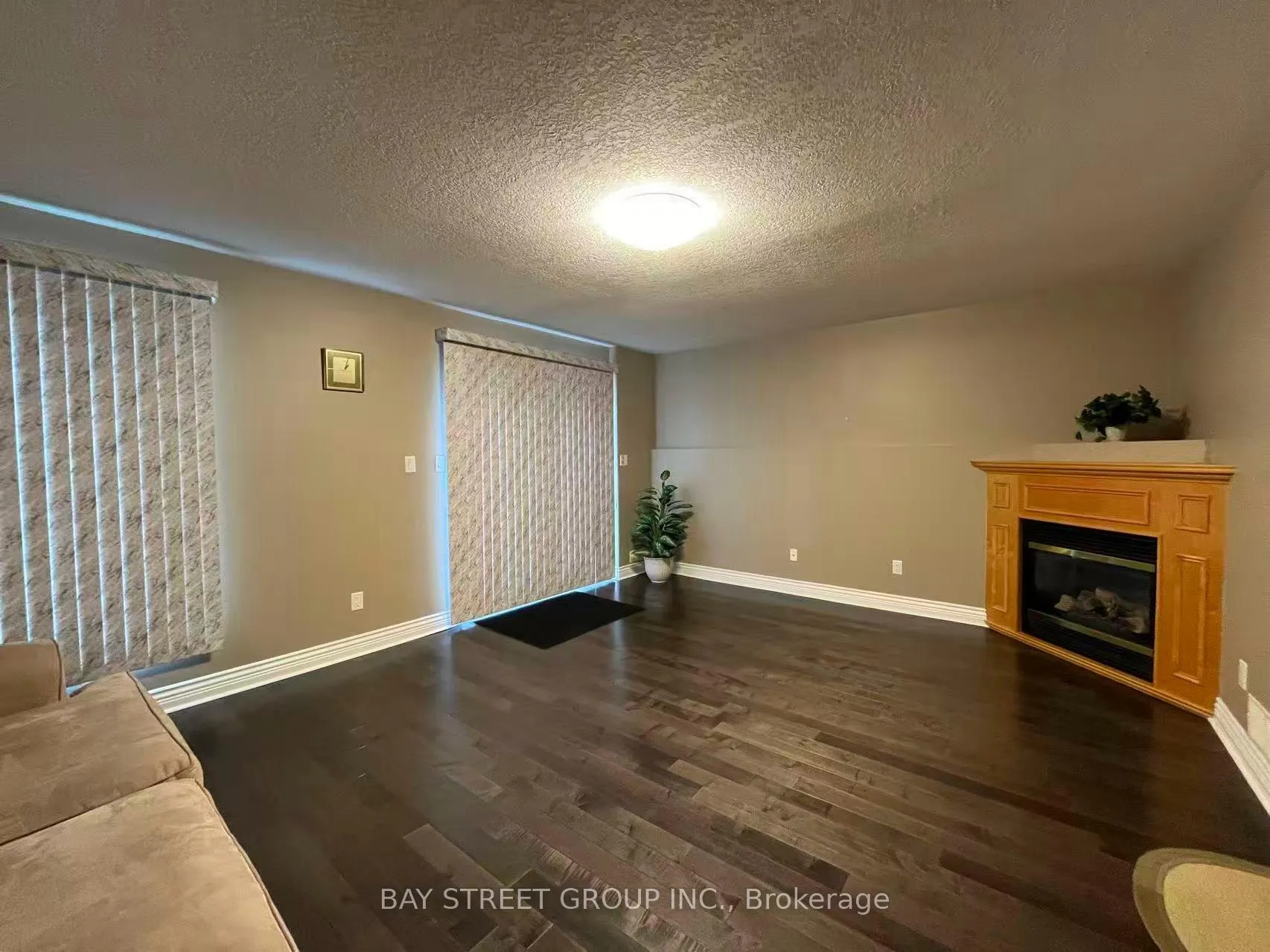 Photo 3 of 578 Springwater Drive W, Waterloo — HOMEH
