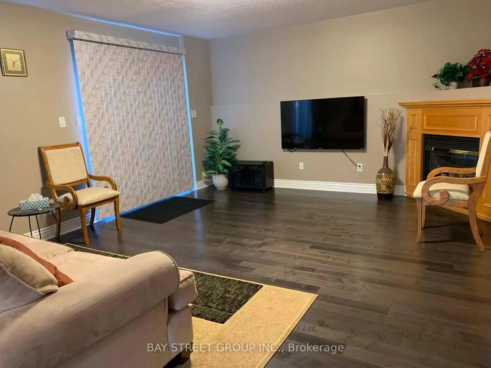 Photo 4 of 578 Springwater Drive W, Waterloo — HOMEH
