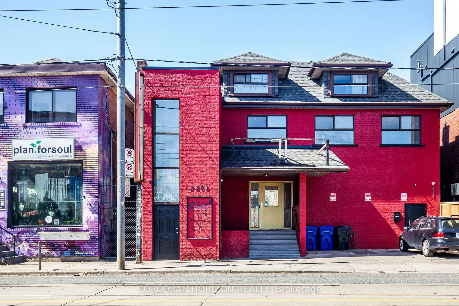 Photo of 2261 Dundas Street W