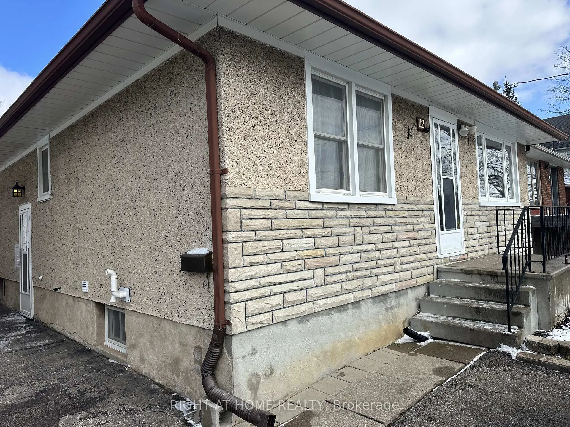 Photo 1 of 12 Vera Street, St. Catharines, Western Hill — HOMEH