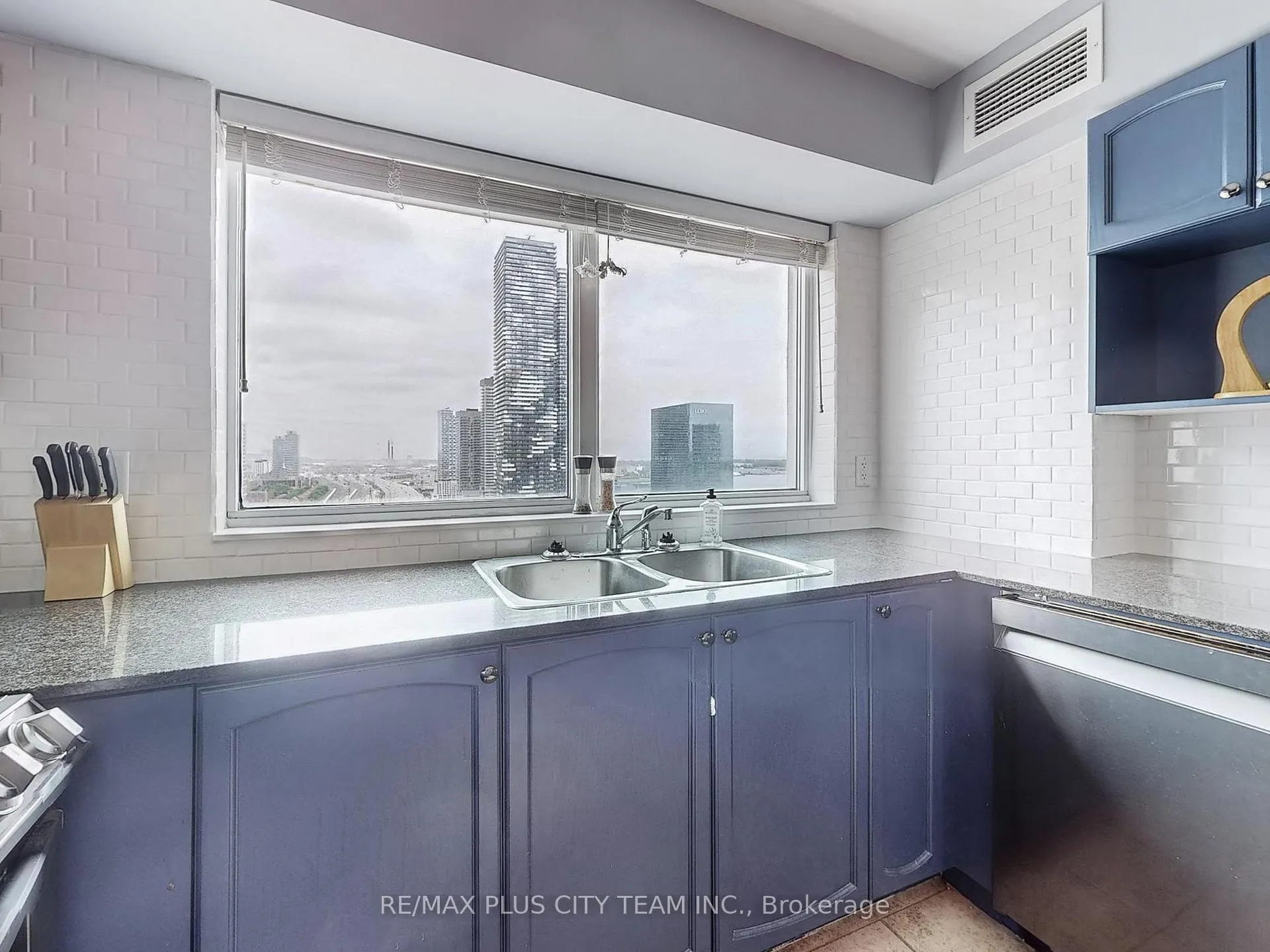 Photo 9 of Unit 2904, 18 Yonge Street, Toronto, Waterfront Communities — HOMEH
