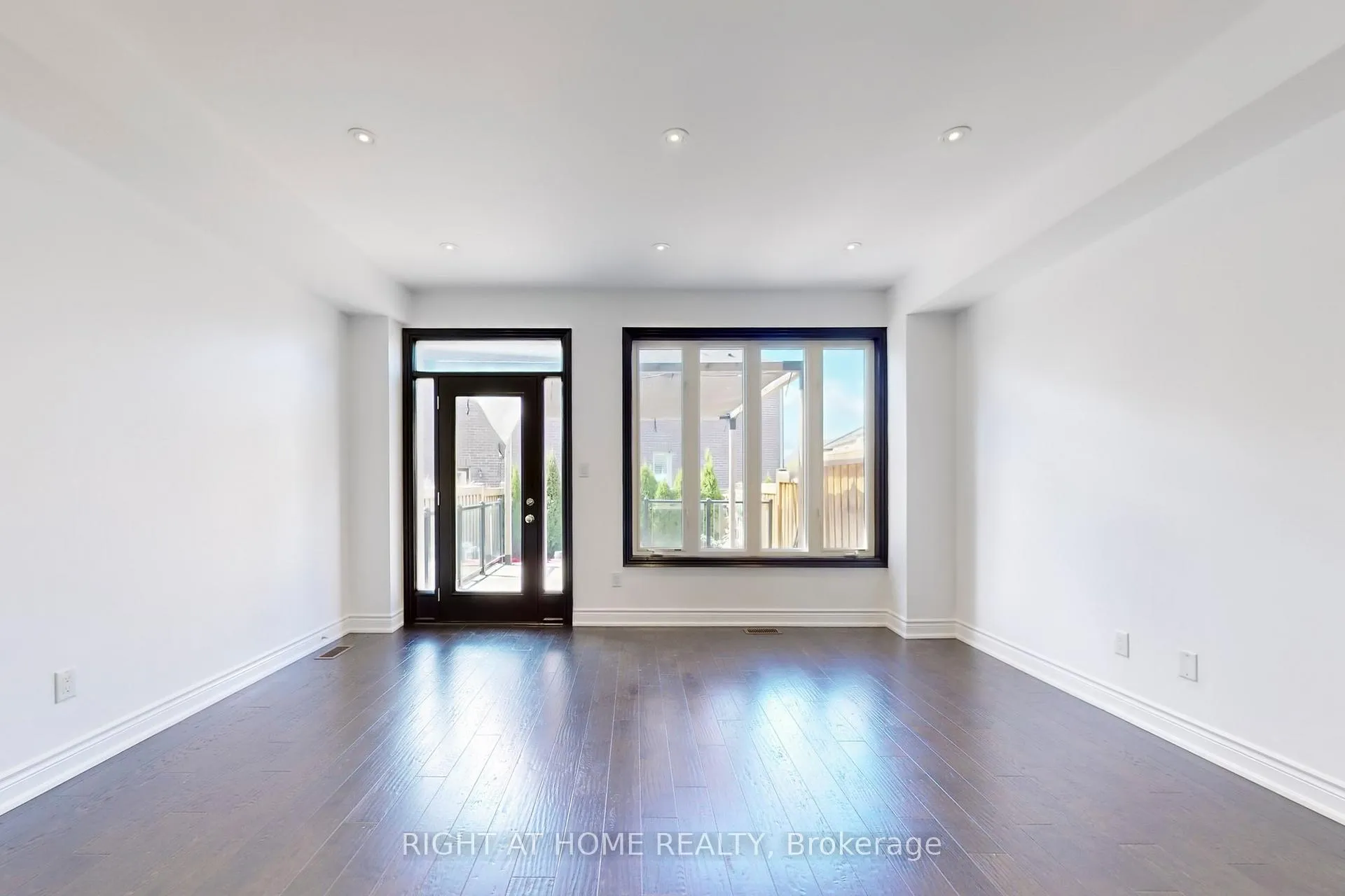 Photo 10 of 31 Lady Evelyn Crescent, Brampton, Bram West — HOMEH