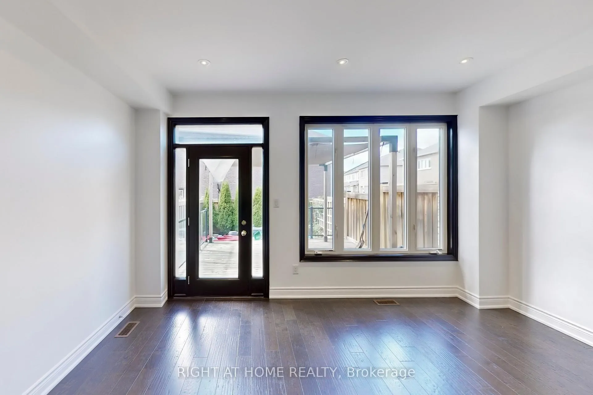 Photo 11 of 31 Lady Evelyn Crescent, Brampton, Bram West — HOMEH