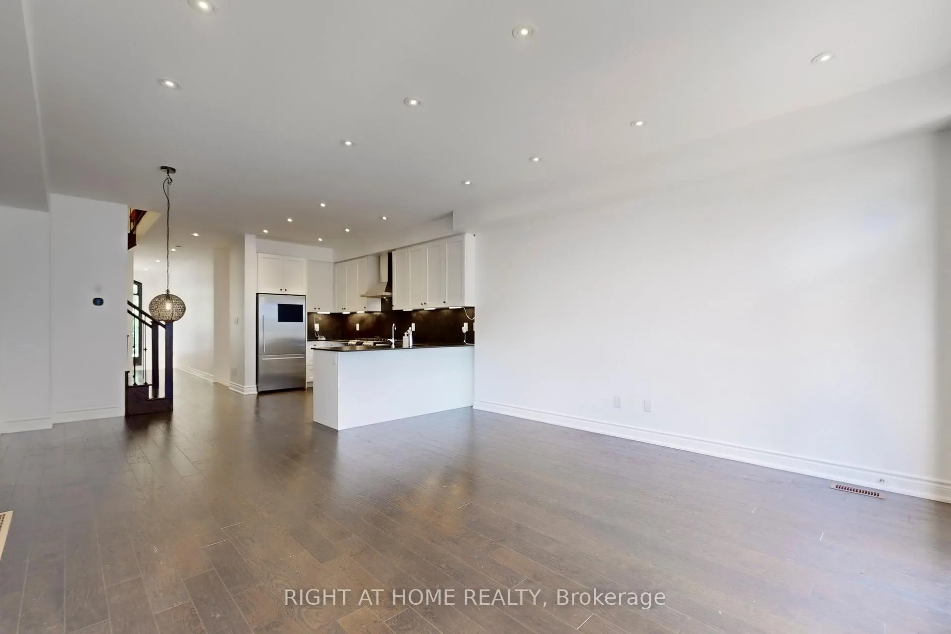 Photo 12 of 31 Lady Evelyn Crescent, Brampton, Bram West — HOMEH