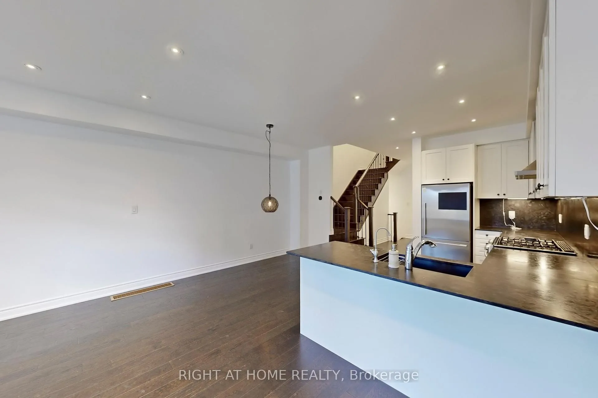 Photo 15 of 31 Lady Evelyn Crescent, Brampton, Bram West — HOMEH
