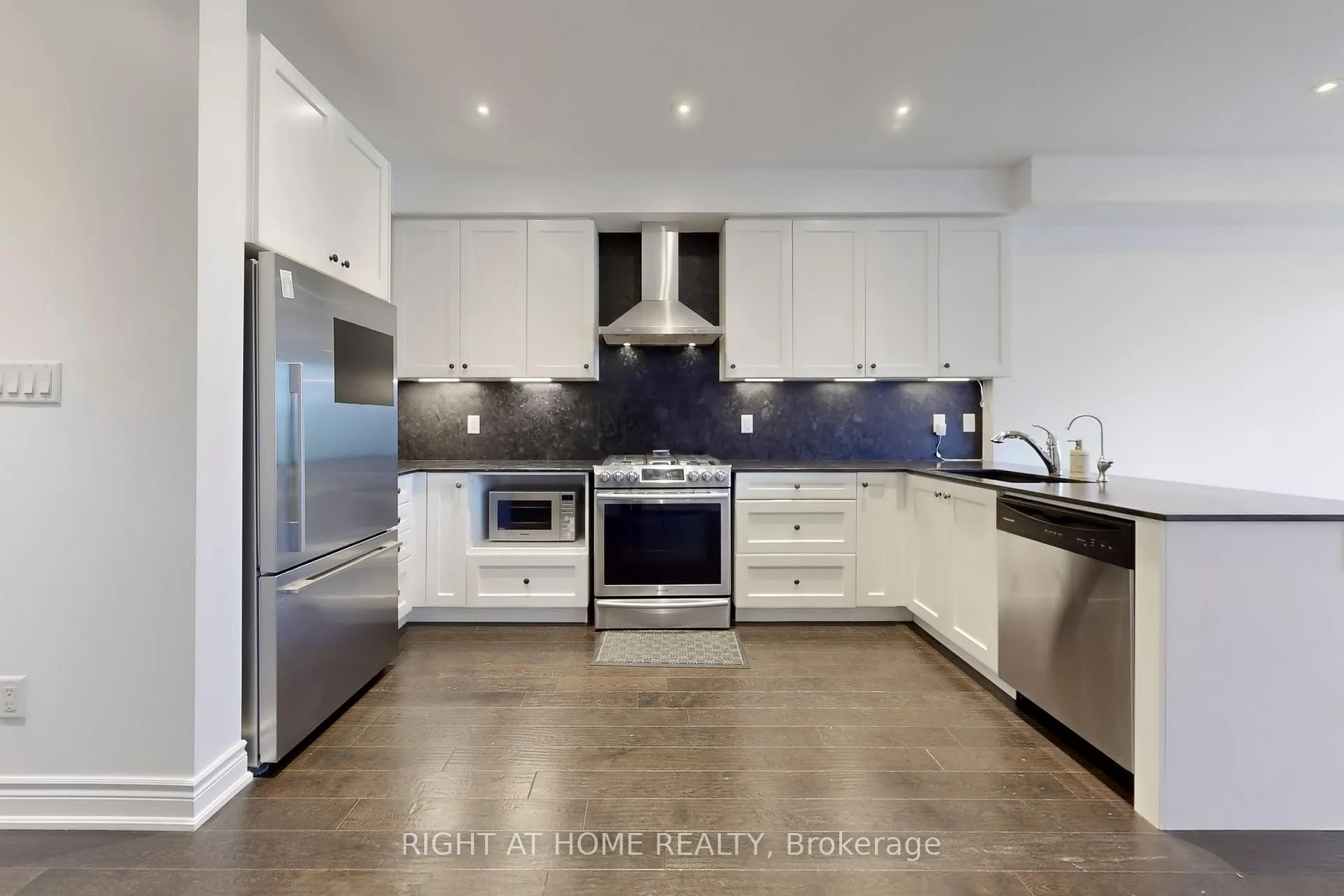 Photo 16 of 31 Lady Evelyn Crescent, Brampton, Bram West — HOMEH