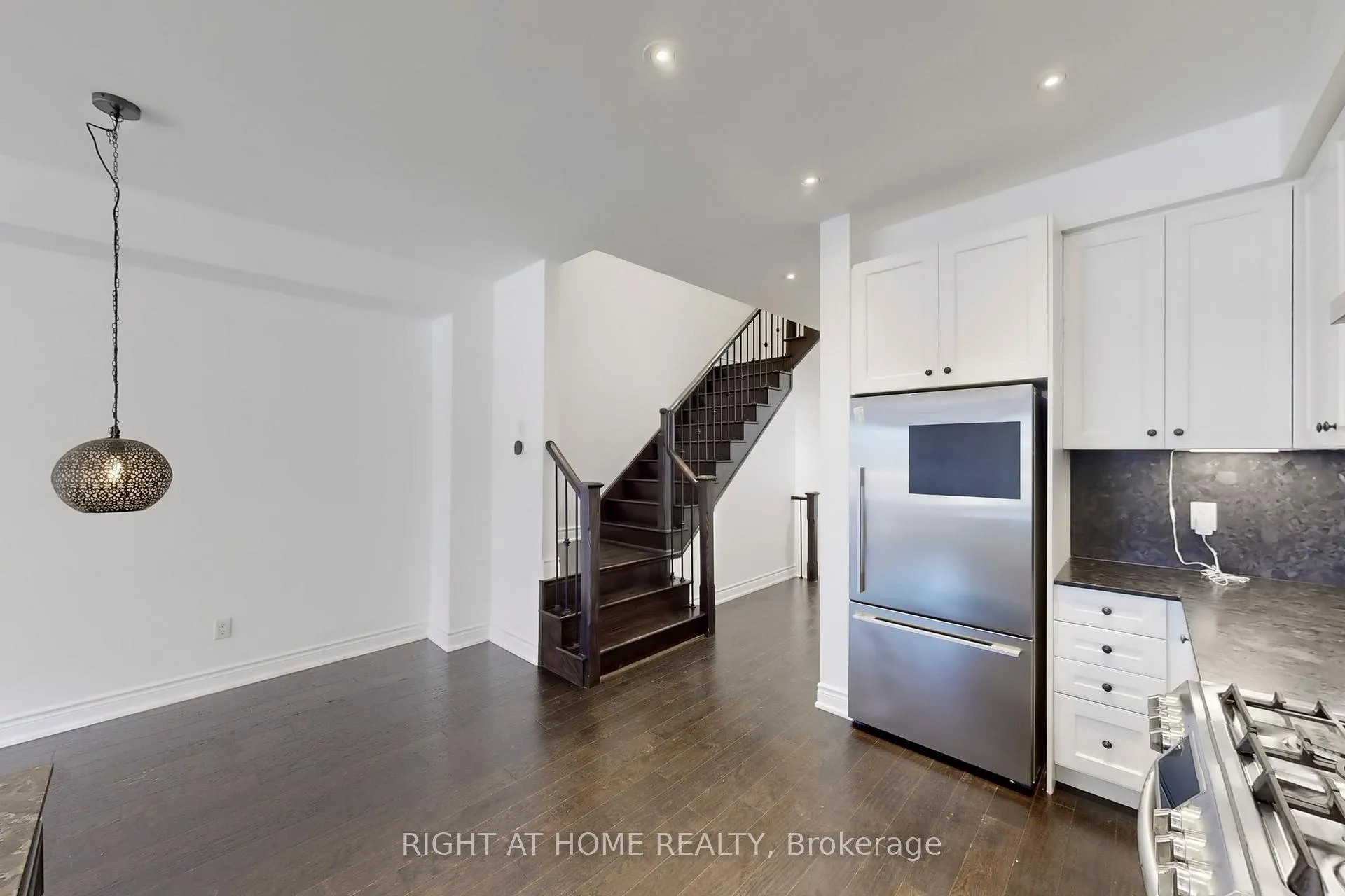 Photo 17 of 31 Lady Evelyn Crescent, Brampton, Bram West — HOMEH