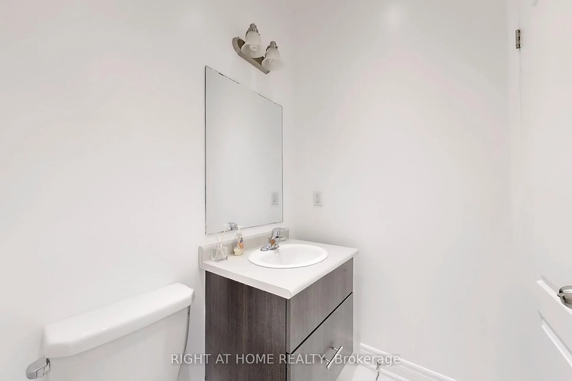 Photo 24 of 31 Lady Evelyn Crescent, Brampton, Bram West — HOMEH
