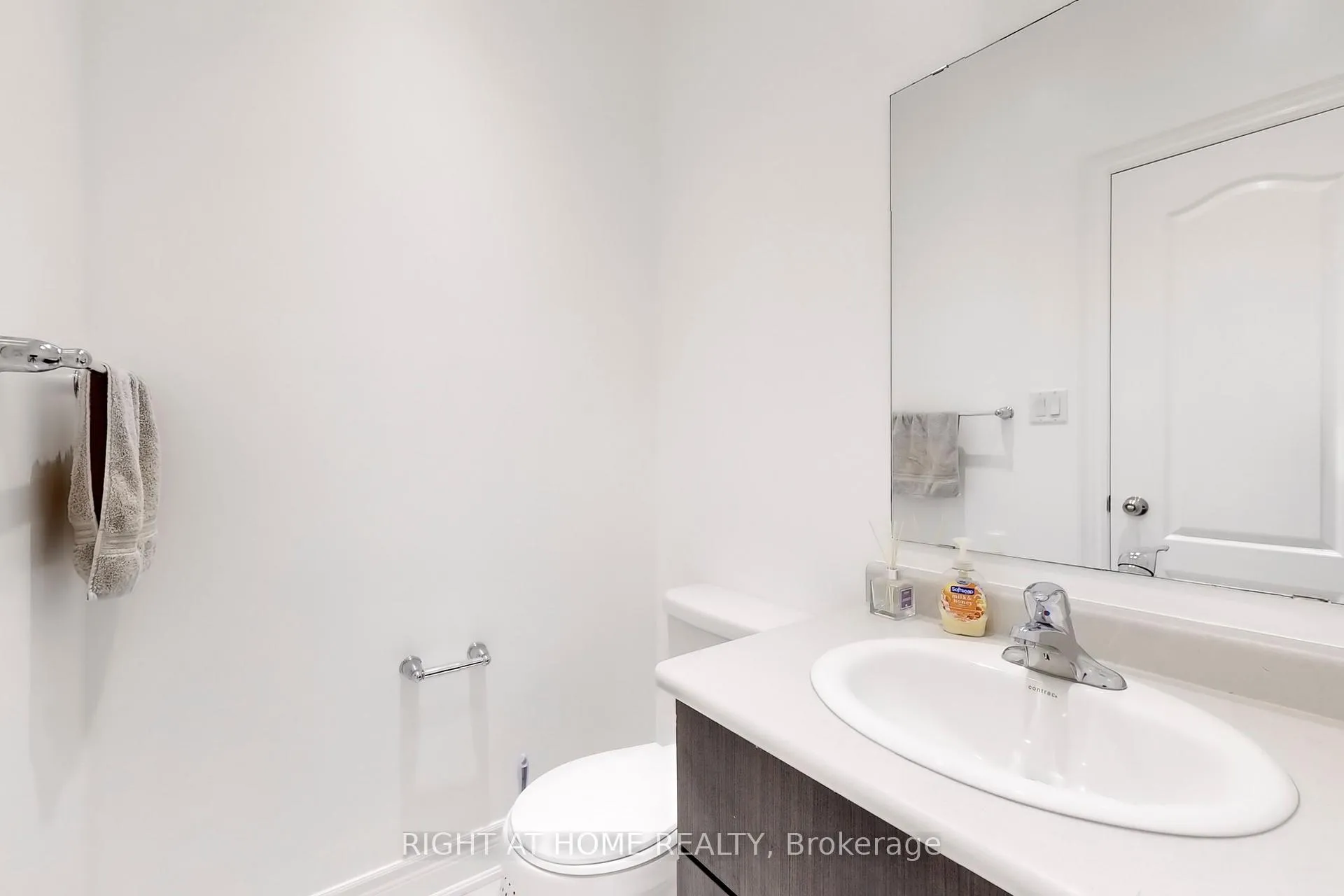 Photo 25 of 31 Lady Evelyn Crescent, Brampton, Bram West — HOMEH