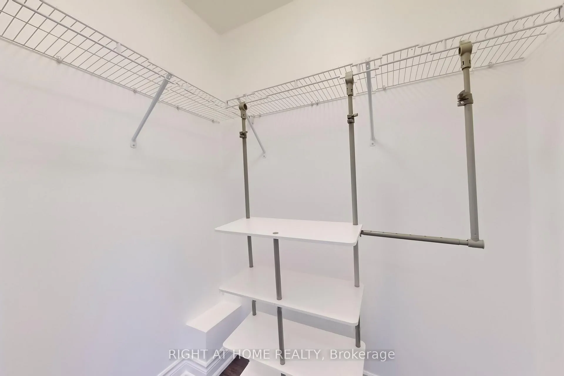Photo 32 of 31 Lady Evelyn Crescent, Brampton, Bram West — HOMEH