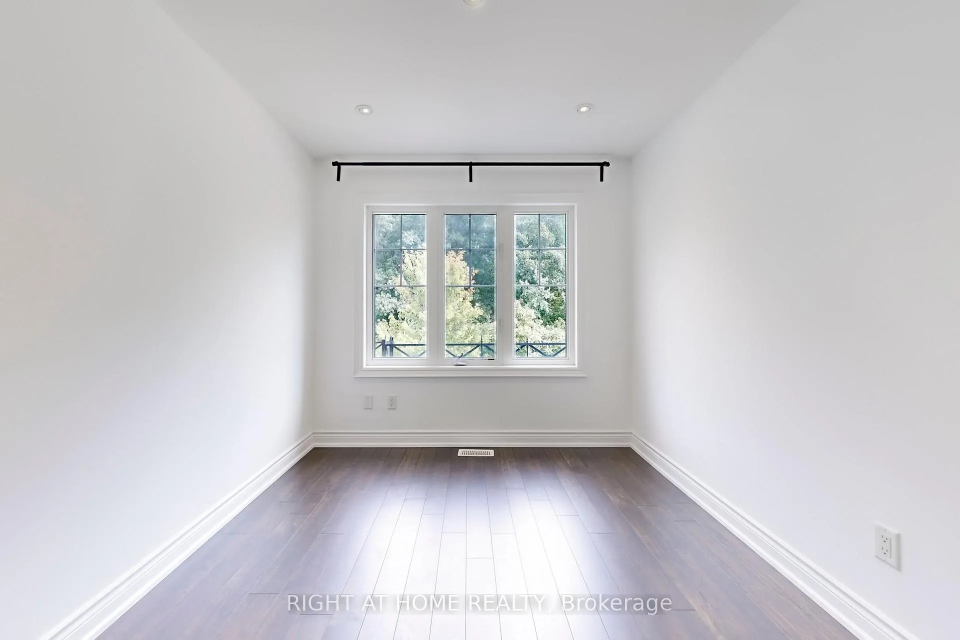 Photo 37 of 31 Lady Evelyn Crescent, Brampton, Bram West — HOMEH