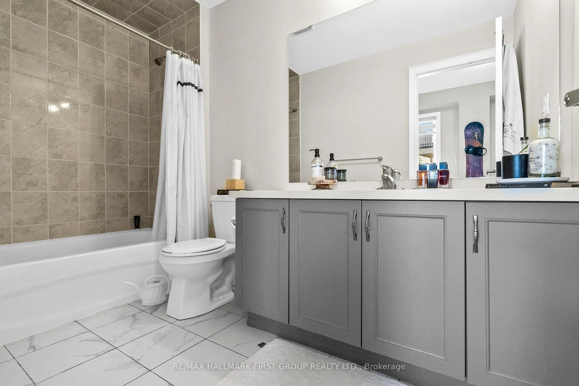 Photo 5 of 22 Phillipsen Way, Markham, Cedarwood — HOMEH