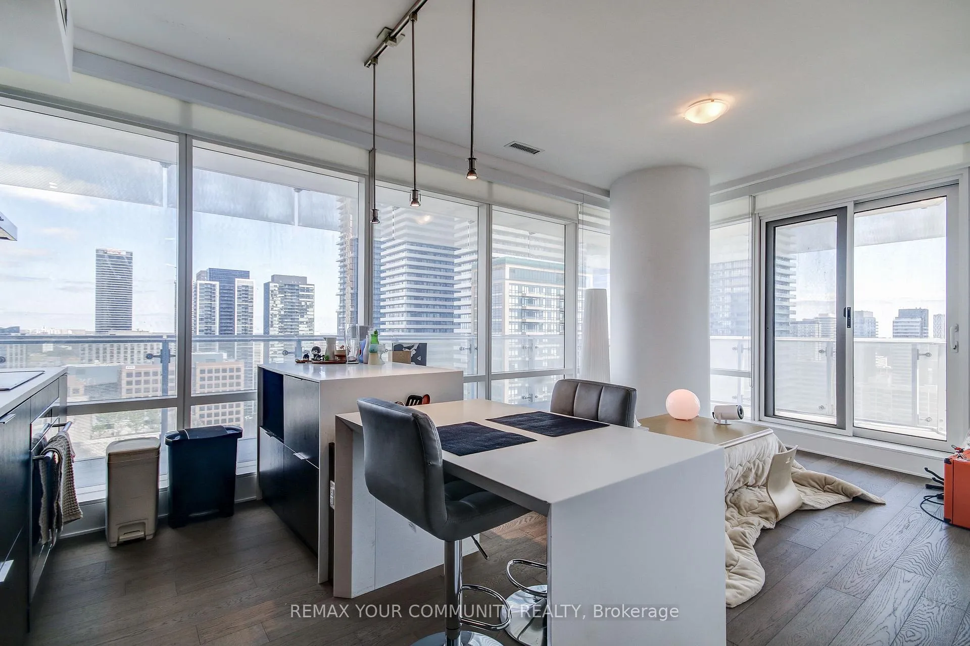 Photo 6 of Unit 2504, 1 Bloor Street E, Toronto, Church-Yonge Corridor — HOMEH