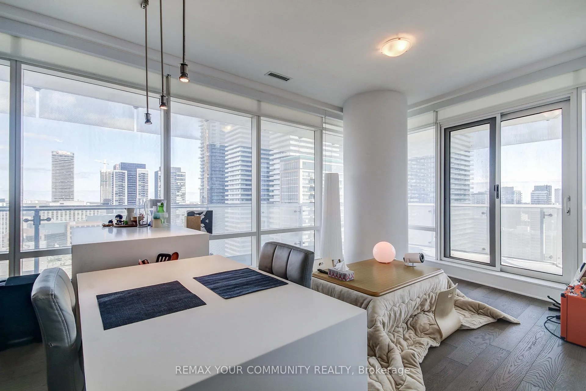 Photo 8 of Unit 2504, 1 Bloor Street E, Toronto, Church-Yonge Corridor — HOMEH