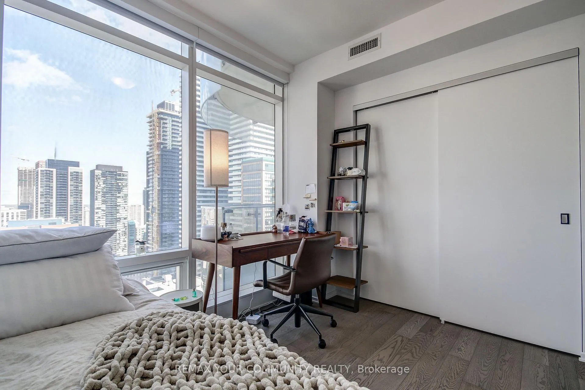 Photo 11 of Unit 2504, 1 Bloor Street E, Toronto, Church-Yonge Corridor — HOMEH