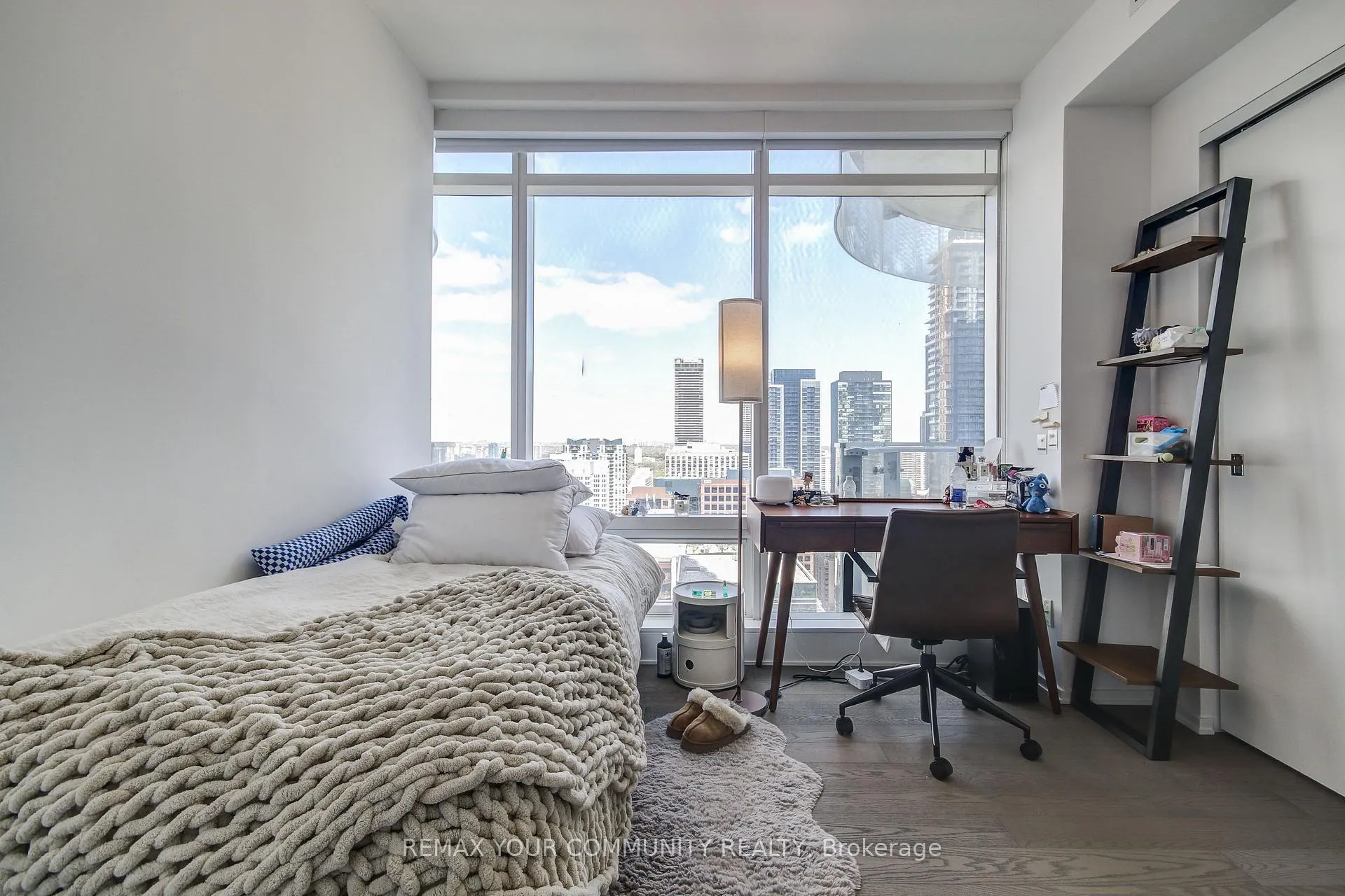Photo 13 of Unit 2504, 1 Bloor Street E, Toronto, Church-Yonge Corridor — HOMEH