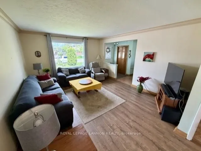 Photo 5 of 448 Heather Crescent, Thunder Bay, Green Acres — HOMEH