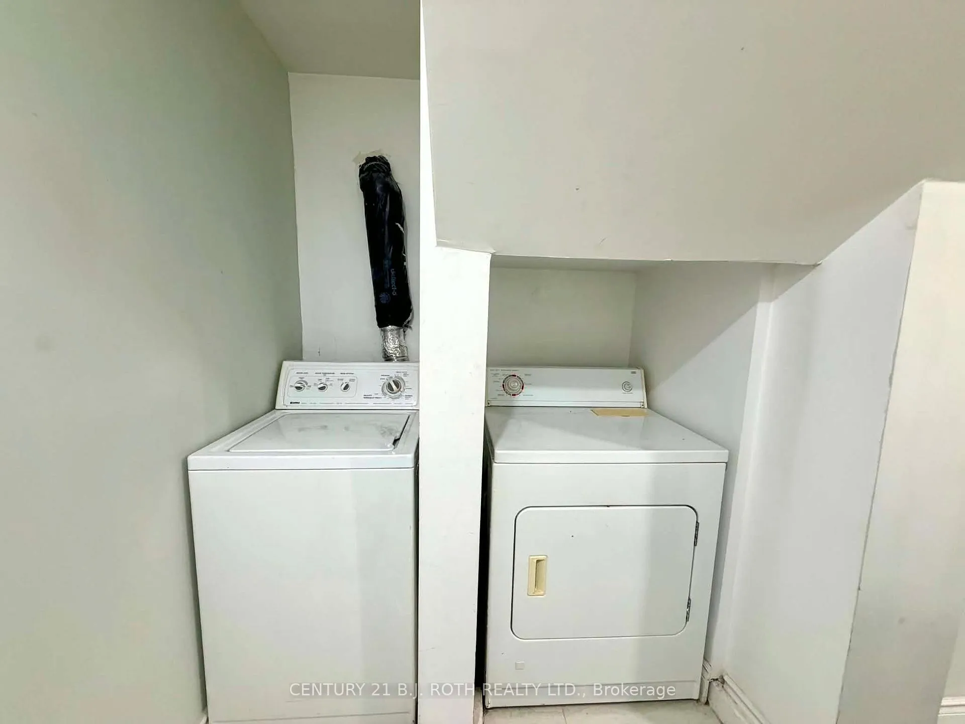 Photo 16 of Unit Lower, 10 Sanford Street, Brampton, Northwood Park — HOMEH