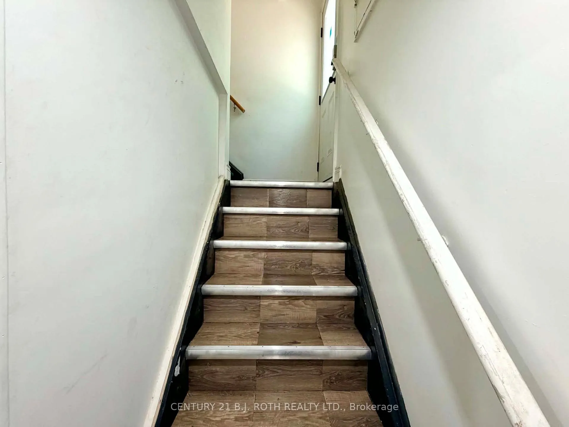 Photo 17 of Unit Lower, 10 Sanford Street, Brampton, Northwood Park — HOMEH