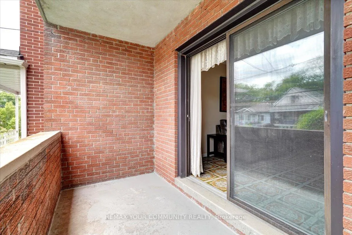 Photo 8 of 60 Regent Street, Toronto, Keelesdale-Eglinton West — HOMEH