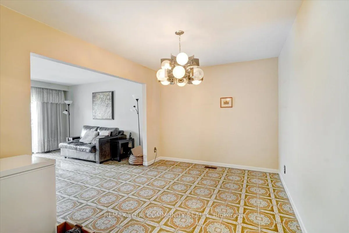 Photo 9 of 60 Regent Street, Toronto, Keelesdale-Eglinton West — HOMEH
