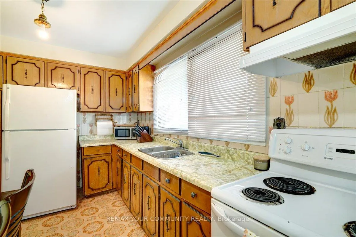 Photo 14 of 60 Regent Street, Toronto, Keelesdale-Eglinton West — HOMEH