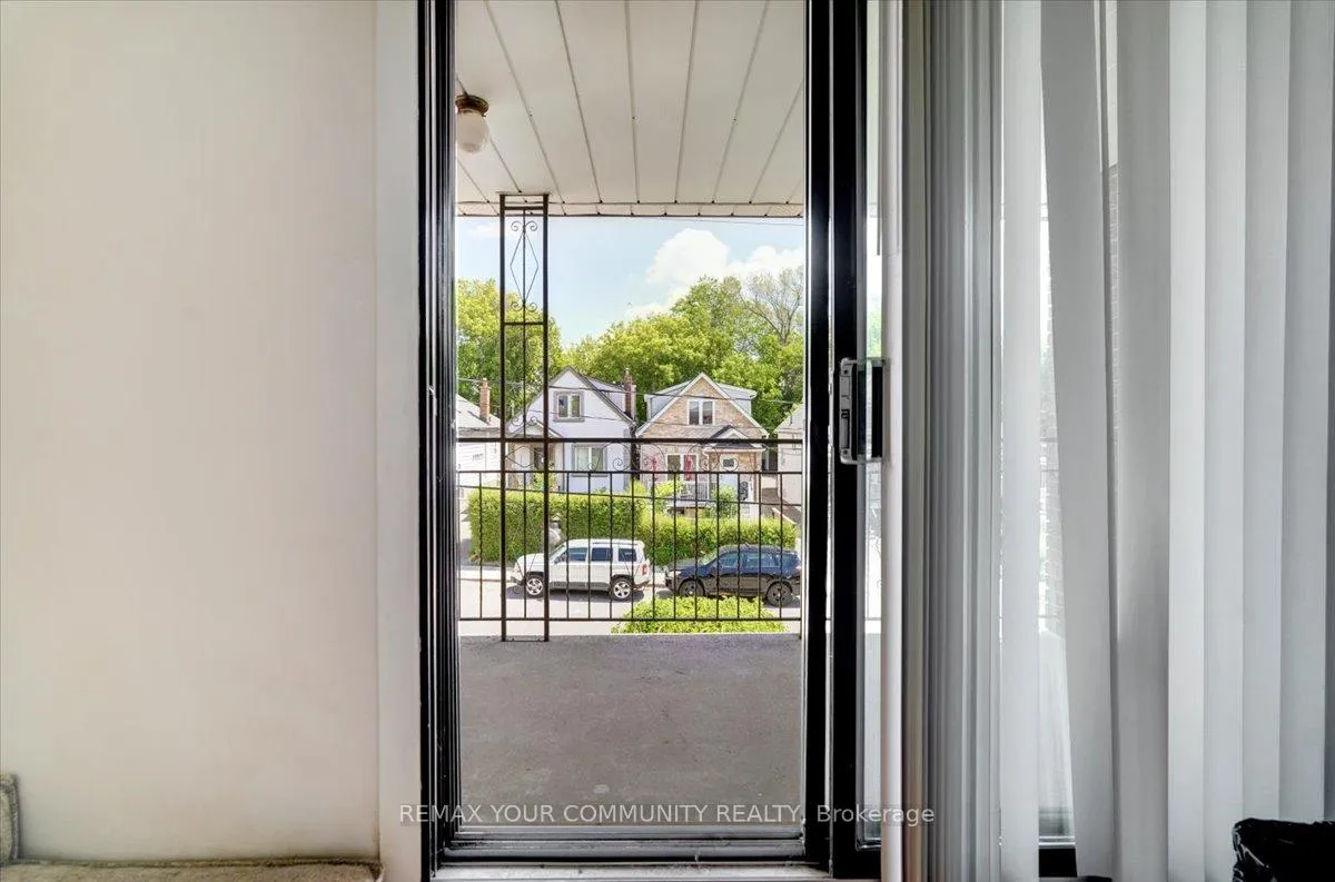 Photo 18 of 60 Regent Street, Toronto, Keelesdale-Eglinton West — HOMEH