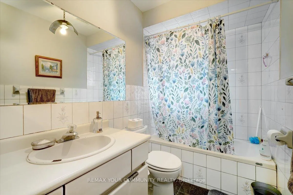 Photo 24 of 60 Regent Street, Toronto, Keelesdale-Eglinton West — HOMEH