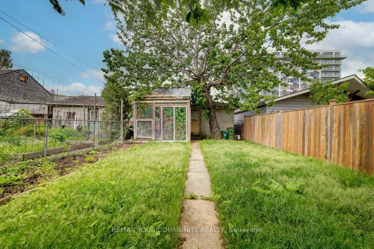 Photo 36 of 60 Regent Street, Toronto, Keelesdale-Eglinton West — HOMEH