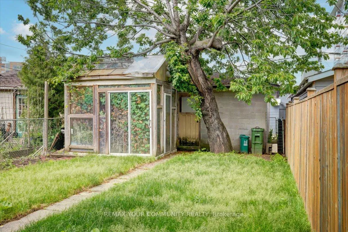 Photo 38 of 60 Regent Street, Toronto, Keelesdale-Eglinton West — HOMEH