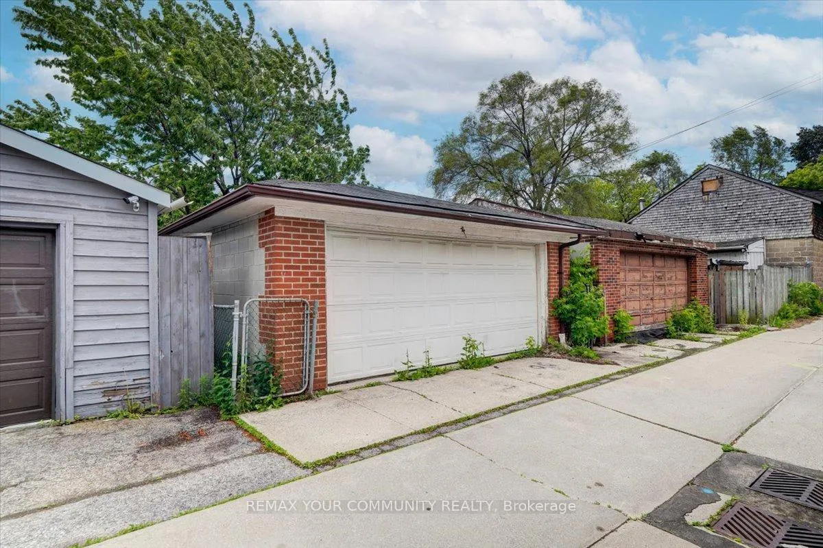 Photo 40 of 60 Regent Street, Toronto, Keelesdale-Eglinton West — HOMEH