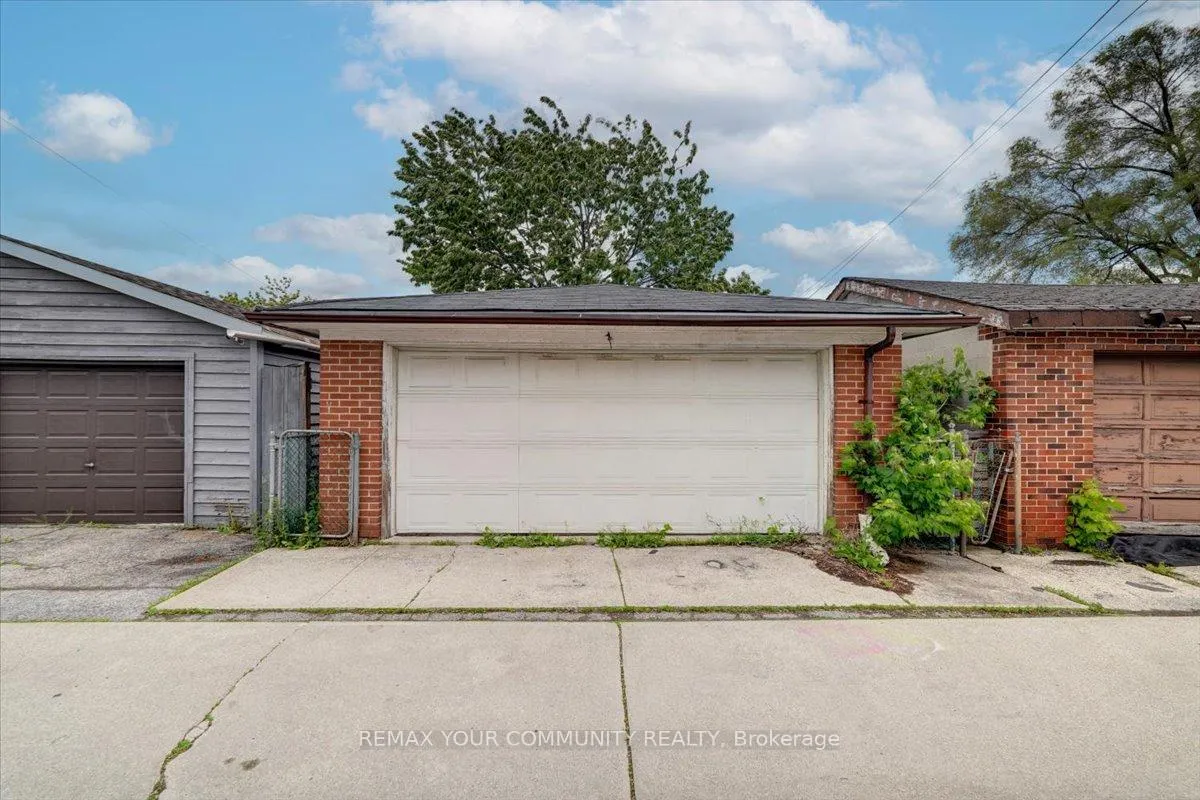 Photo 41 of 60 Regent Street, Toronto, Keelesdale-Eglinton West — HOMEH