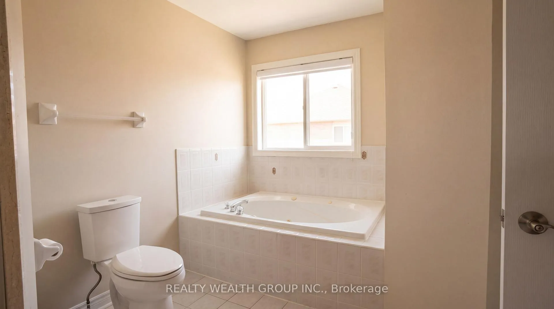 Photo 18 of 212 Vellore Woods Boulevard, Vaughan, Vellore Village — HOMEH