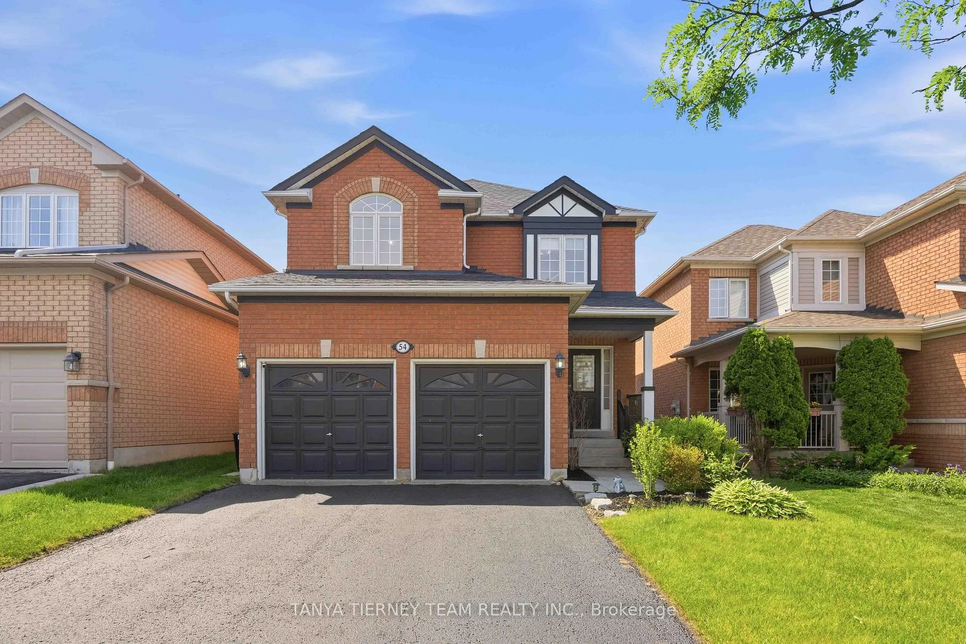 Photo 2 of 54 Fitzpatrick Court, Whitby, Brooklin — HOMEH